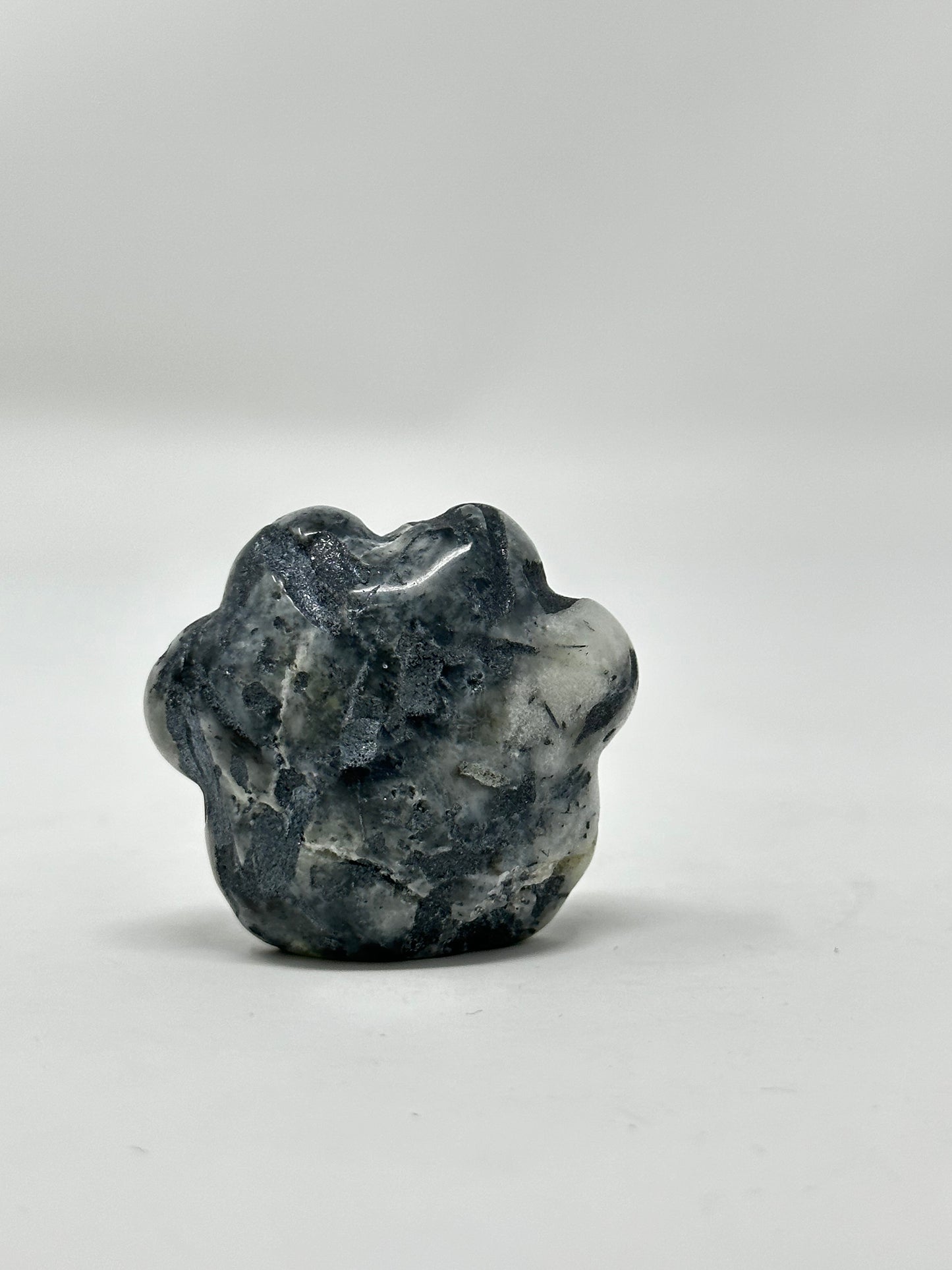 Sphalerite paw carving